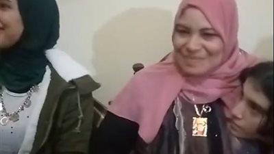 سيدة الدقهلية تنهار بالبكاء عقِب إيقاف إعدامها وبراءتها من قتل زوجها: فضلت 4 سنين لابسة البدلة الحمرا | بث مباشر 