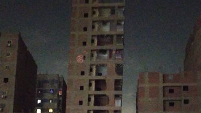 تنفيذا لقرار هدمه.. تفاصيل إزالة 10 طوابق من عقار الهرم المائل بالعروبة |صور وفيديو 