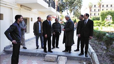نائب رئيس جامعة أسيوط يتفقد قطاع المدن الجامعية
