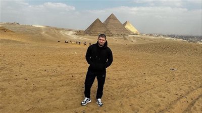 الملاكم الروسي حبيب محمدوف يزور الأهرامات والقلعة