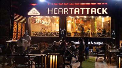 طلب رشوة من سلسلة مطاعم هارت أتاك.. أولى جلسات محاكمة مسؤول بالضرائب اليوم