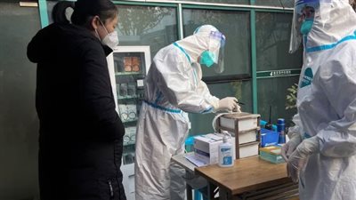 عالم أوبئة: من المتوقع تسجيل 11 مليون إصابة بفيروس كورونا أسبوعيا في الصين 