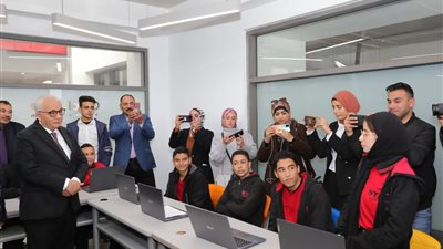 وزير التربية والتعليم يتفقد أكاديمية السويدي في العاشر من رمضان | صور