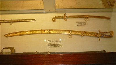 إحالة باحث قانوني عثر بحوزته على سيف الملك فاروق وآثار نادرة للمحاكمة | خاص