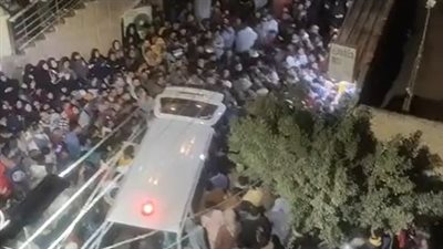 المئات يشيعون جثمان سائق توك توك لقي مصرعه على يد زميله بالمنوفية | بث مباشر 