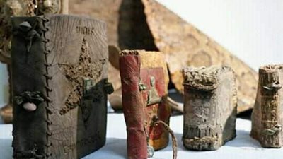 تفاصيل ضبط باحث قانوني بإحدى المؤسسات بحوزته آثار ومخطوطات نادرة | انفرد 