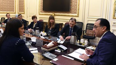 رئيس الوزراء: الحكومة ضخت استثمارات هائلة في تطوير البنية التحتية لقطاع الغزل والنسيج 