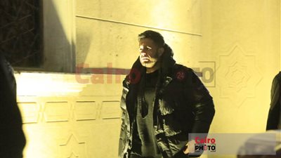 بحضور حماقي وعدد من نجوم الغناء.. منظم الحفلات عمر الحريري يستقبل عزاء والدته| بث مباشر 