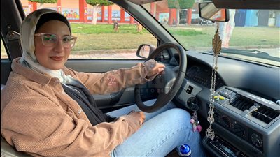 بشتغل 15 ساعة.. سلمى فتاة الدليفري في بورسعيد: لو هكنس وأمسح بالحلال راضية| صور وفيديو