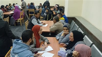 جامعية عين شمس: محو أمية 45 عاملا بمدينتي الطلبة والطالبات