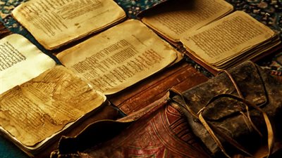 ننشر اعترافات المتهم ببيع كتب ومخطوطات أثرية نادرة: أسست صفحة على فيسبوك لعرض الآثار | خاص