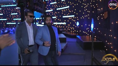 في لفتة إنسانية.. برنامج الدوم يمنح الفرصة لـ شخص من ذوي الهمم بالغناء أمام لجنة التحكيم