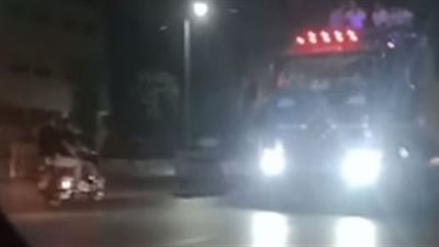 القبض على قائد سيارة نقل تسير عكس الاتجاه بعدما صدم سيدة وأسرتها بالقاهرة