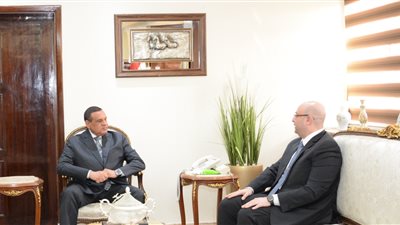 وزير التنمية المحلية يتابع مع محافظ بني سويف الموقف التنفيذي لمشروعات حياة كريمة ومنظومة النظافة