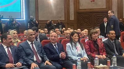 وزيرة التعاون الدولي ومحافظ الإسكندرية يتفقدان مشروعات محطات الطاقة الشمسية