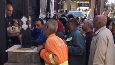 الفرخة بـ 98 جنيهًا.. زحام كبير في معرض أهلًا رمضان بالقليوبية لشراء الدواجن البرازيلية المجمدة | بث مباشر