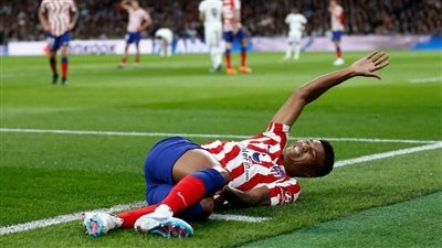 بعد إصابته بقطع في الرباط الصليبي.. أتلتيكو مدريد يعلن نجاح جراحة رينيلدو