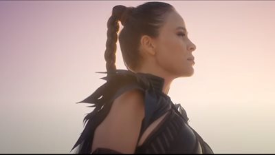  كارول سماحة تحسم الجدل بشأن ملكية الشاعر محمود درويش لكلمات أغنية ستنتهي الحرب