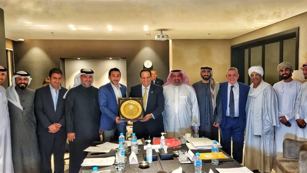  أشرف صبحي ومسؤولي