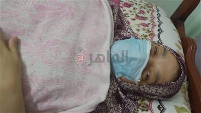 معنديش معاش ومراتي بتموت.. زوج يستغيث لعلاج زوجته مريضة السرطان: عايزين جهاز شفط مياه من على المخ