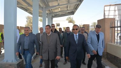 وزير التنمية المحلية يتفقد مشروعات حياة كريمة بمركز ملوي في المنيا