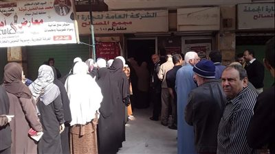 إقبال كبير على شراء الأرز والدجاج البرازيلي بالعريش | صور