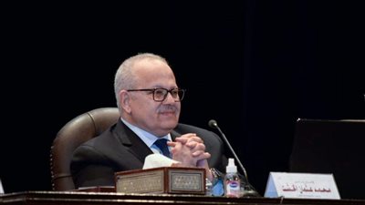 طالب بحقوق القاهرة يستغيث: بحاول أجري 3 عمليات منذ 7 شهور بمستشفى الطلبة.. والخشت يستجيب