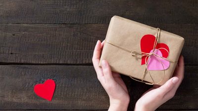 هل يجوز رفض الهدية دون سبب شرعي؟.. الإفتاء توضح