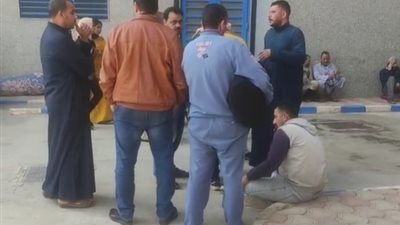 من أمام المشرحة.. الحزن يخيم على أسرة طالبة توفيت أثناء إجراء عملية اللوز بمركز طبيب شهير بالمنوفية| بث مباشر 