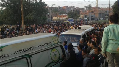 جنازة مهيبة لـ طالبتي الشرقية ضحيتي حادث القطار في أبو حماد | صور