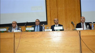 رئيس جامعة أسيوط يشهد افتتاح البرنامج التأهيلي العام للأطباء الجدد