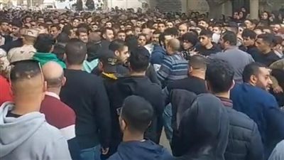 انهيار أسرة شاب توفي بطلق ناري على يد صديقه عن طريق الخطأ بطنطا خلال تشييع جثمانه | بث مباشر