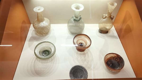  أوانى زجاجية من