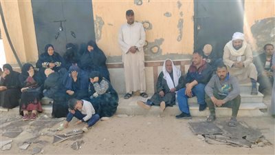 انهيار أسرة طفل البحيرة الغريق أمام مشرحة مستشفى النوبارية