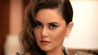 رشا مهدي تعلن وفاة والدتها: أسالكم الدعاء لأمي