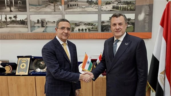 وزير السياحة وسفير