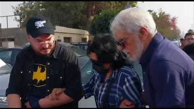 بالكمامة والعكاز.. إسعاد يونس تشارك في انتخابات المهن التمثيلية