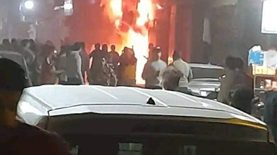 السيطرة على حريق اندلع في محل ملابس جاهزة بسوهاج