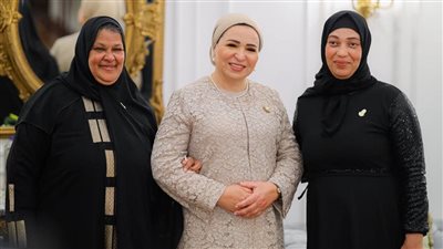 انتصار السيسي: سعادتي بالغة بالحديث مع سيدات مصر الملهمات | صور 