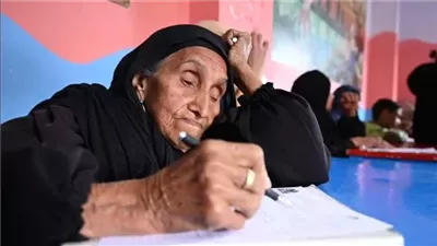 التضامن تبرز احتفاء أنجلينا جولي بالحاجة زبيدة لتحديها الأمية