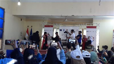 زفة نوبي.. الاتحاد الأوروبي يشهد مسرحية للتوعية ضد ختان الإناث في أسوان