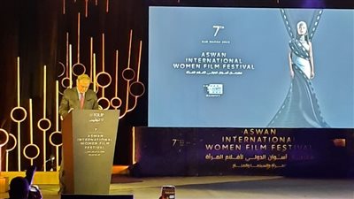 سفير الاتحاد الأوروبي يُحيي نبيلة عبيد.. ويؤكد: مهرجان أسوان لأفلام المرأة يضم أعمالًا فنية رائعة 