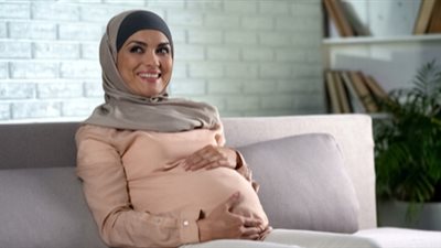 صيام الحامل في الشهر الرابع.. آمن ولكن بشروط