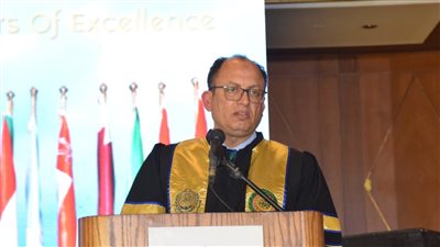 رئيس جامعة حلوان يشارك في حفل خريجي كلية الدراسات العليا بالأكاديمية العربية للعلوم والتكنولوجيا