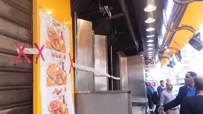 مطعم كرم الشام يزيل الشمع ويمارس نشاطه رغم قرار إغلاقه