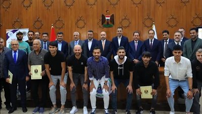 تسليم لاعبي منتخب العراق عقود أراضٍ في بغداد بعد فوزهم بلقب خليجي 25 