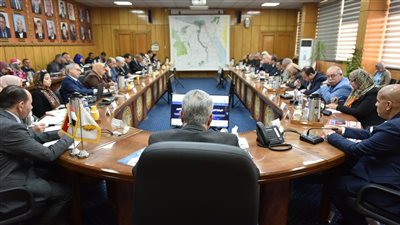 وزير القوى العاملة يوجه مديري المديريات بخدمة المواطن بشكل لائق