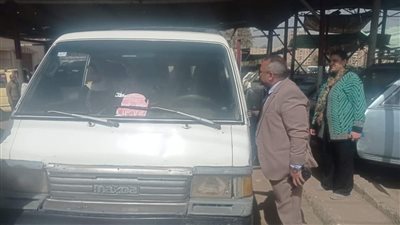 الوحدات المحلية تتابع مواقف السيارات للتأكد من تعريفة المواصلات بالمنيا