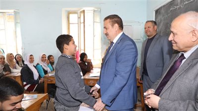 محافظ المنوفية يوجه بسرعة الانتهاء من رصف طريق أشمون سنتريس