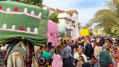 أهالي القصير بالبحر الأحمر يحتفلون بذكرى مرور كسوة الكعبة بالهوادج والمزمار | صور وفيديو